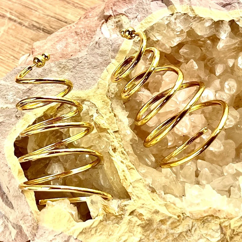 ๐บ๐HP๐๐บ NWT Cult Gaia Ezlynn Gold Serpentine Earrings - Picture 14 of 16